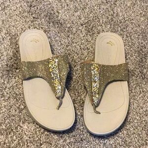 New Bare Traps women’s Gold Glitter Sandals